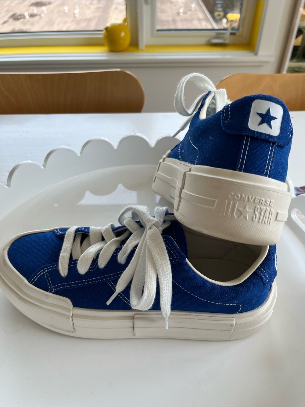 Converse Canvas Platform Sneakers Women’s Size 10 (EU 41)